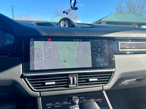 Used 2020 Porsche Cayenne image 19