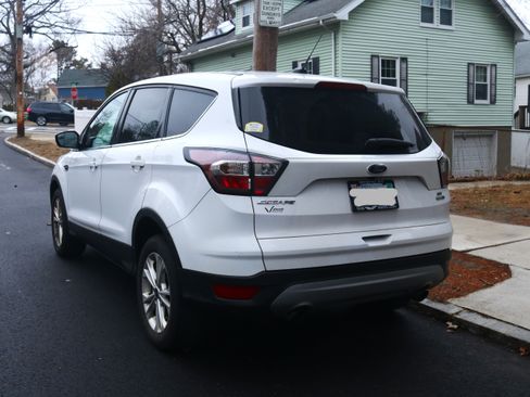 Used 2017 Ford Escape SE image 10