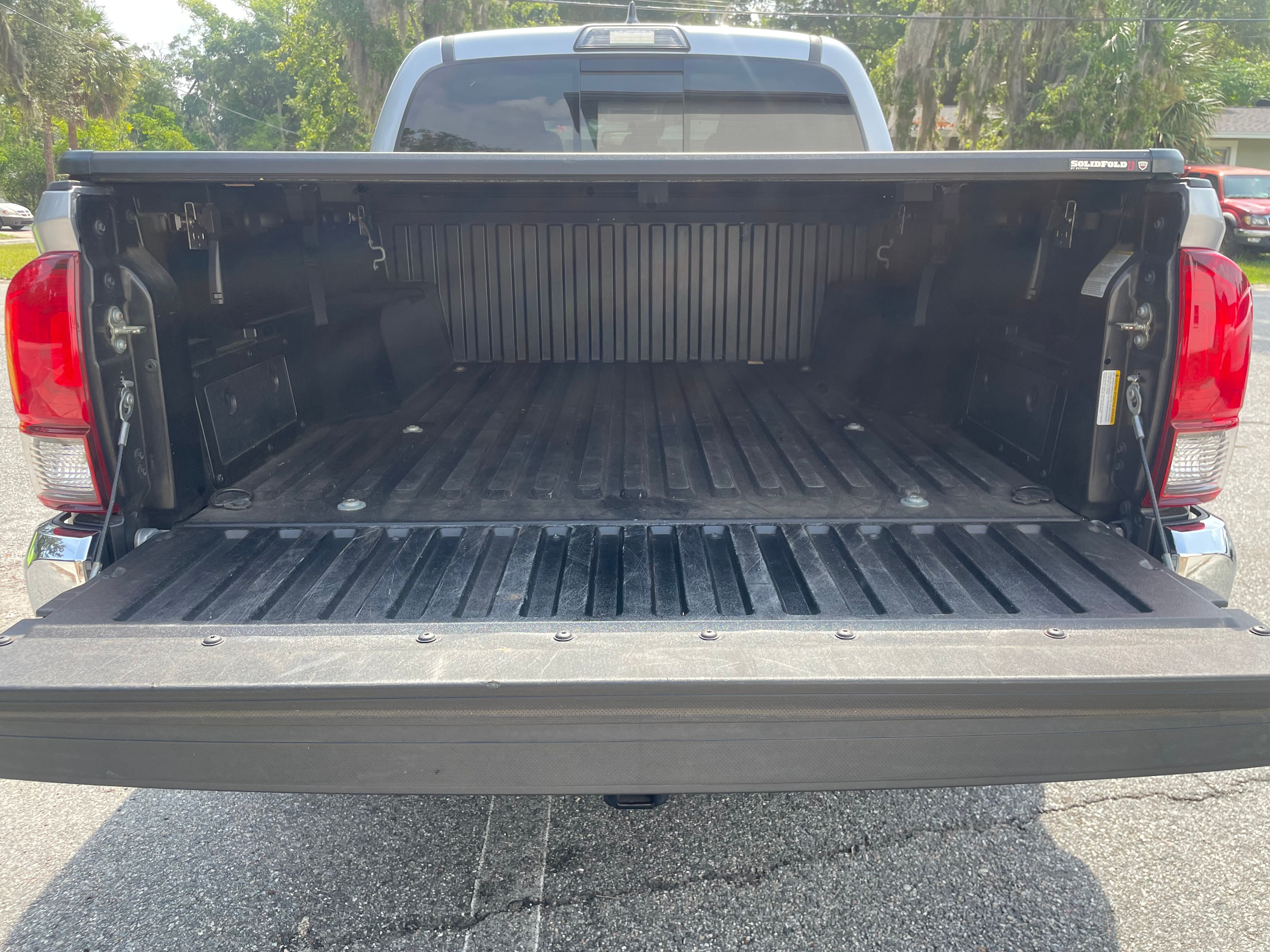 Used 2018 Toyota Tacoma SR5 RWD image 19