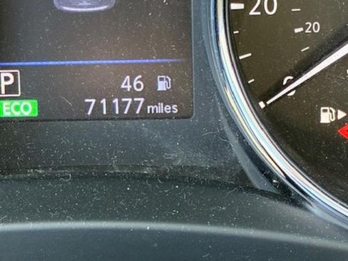 Used 2018 Nissan Rogue SV image 19