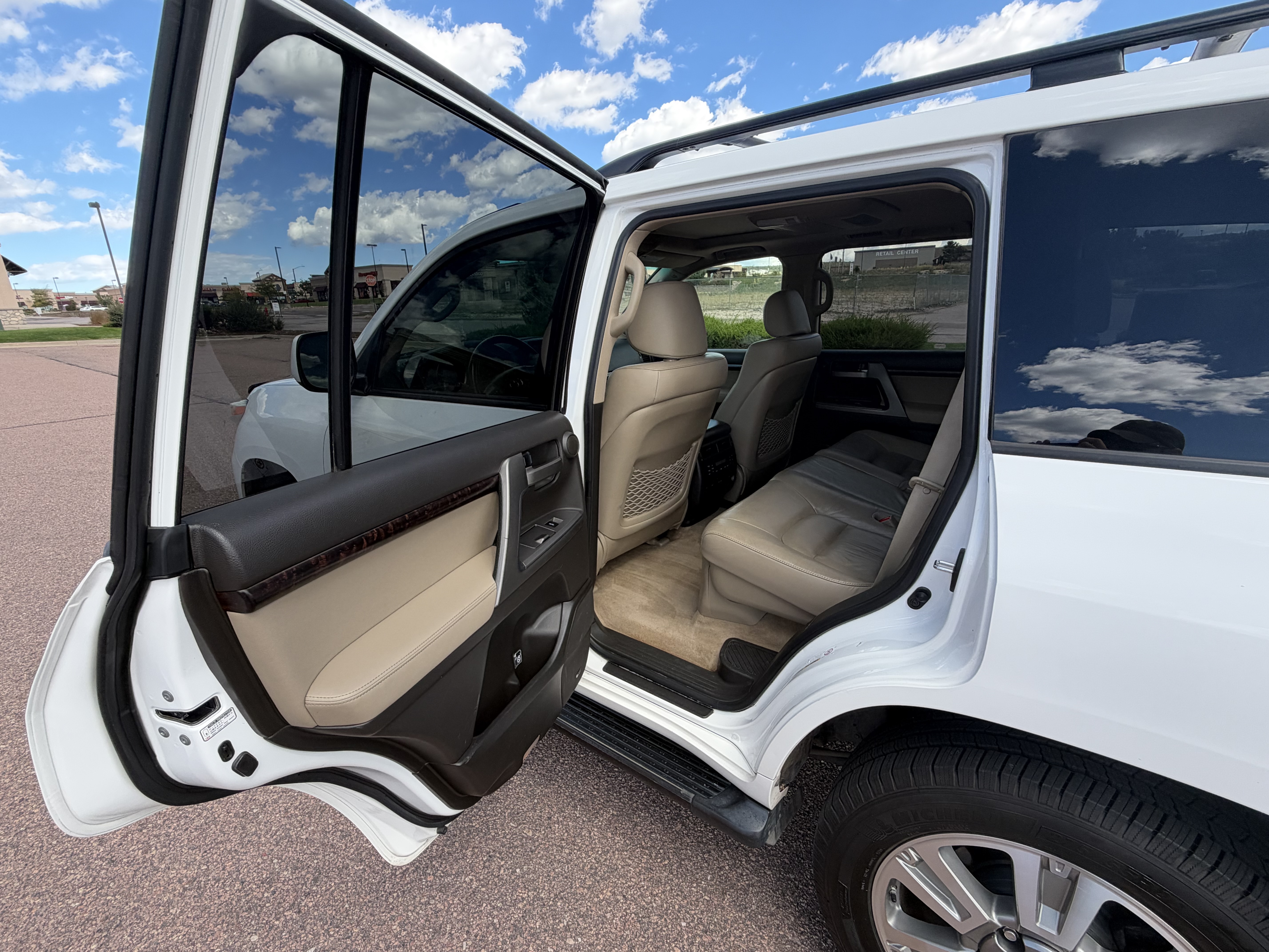 Used 2011 Toyota Land Cruiser w/ Upgrade Pkg AWD/4WD image 13
