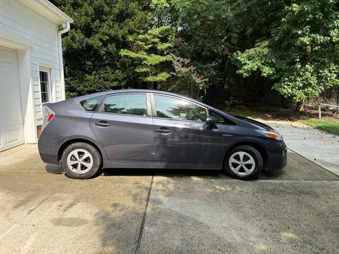 Used 2015 Toyota Prius Two FWD image 1