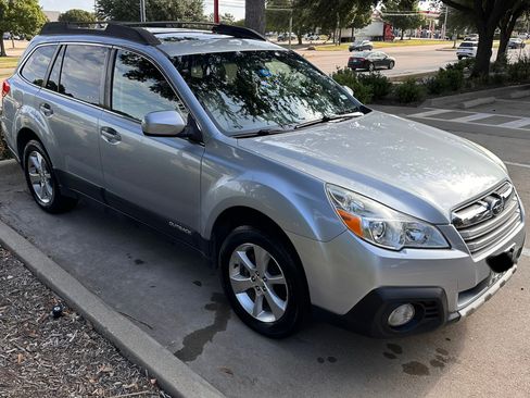 Used 2014 Subaru Outback 2.5i Limited w/ Moonroof Package AWD/4WD image 8
