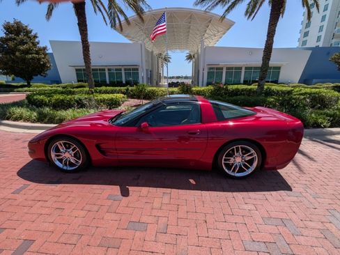 Used 2000 Chevrolet Corvette Coupe w/ Memory Pkg RWD image 2