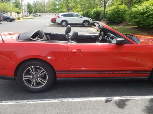 Used 2012 Ford Mustang Premium image 9