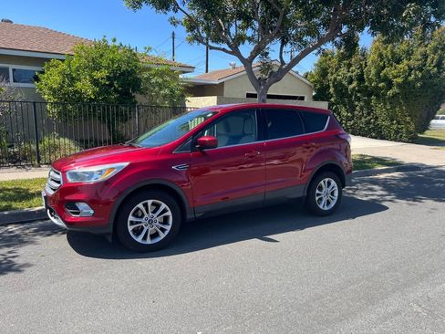 Used 2017 Ford Escape SE FWD image 3