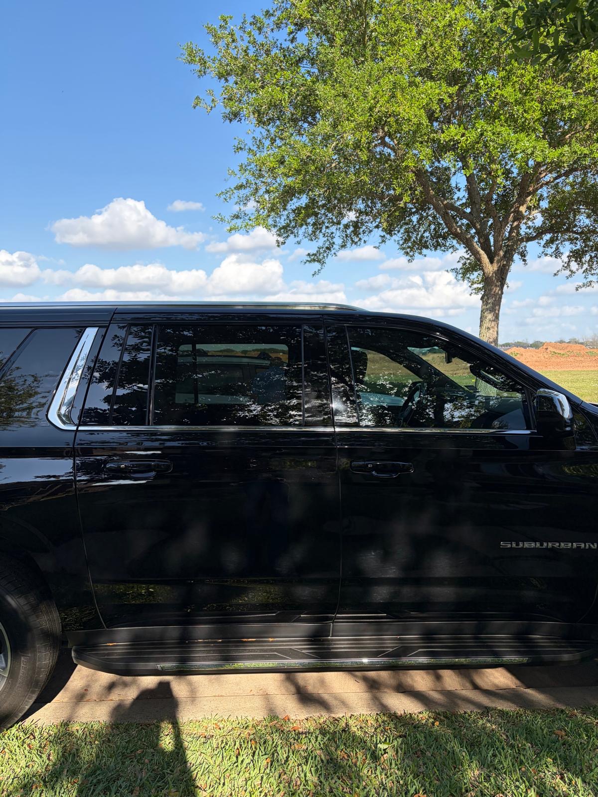 Used 2022 Chevrolet Suburban LT RWD image 4