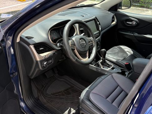 Used 2016 Jeep Cherokee Latitude FWD image 9