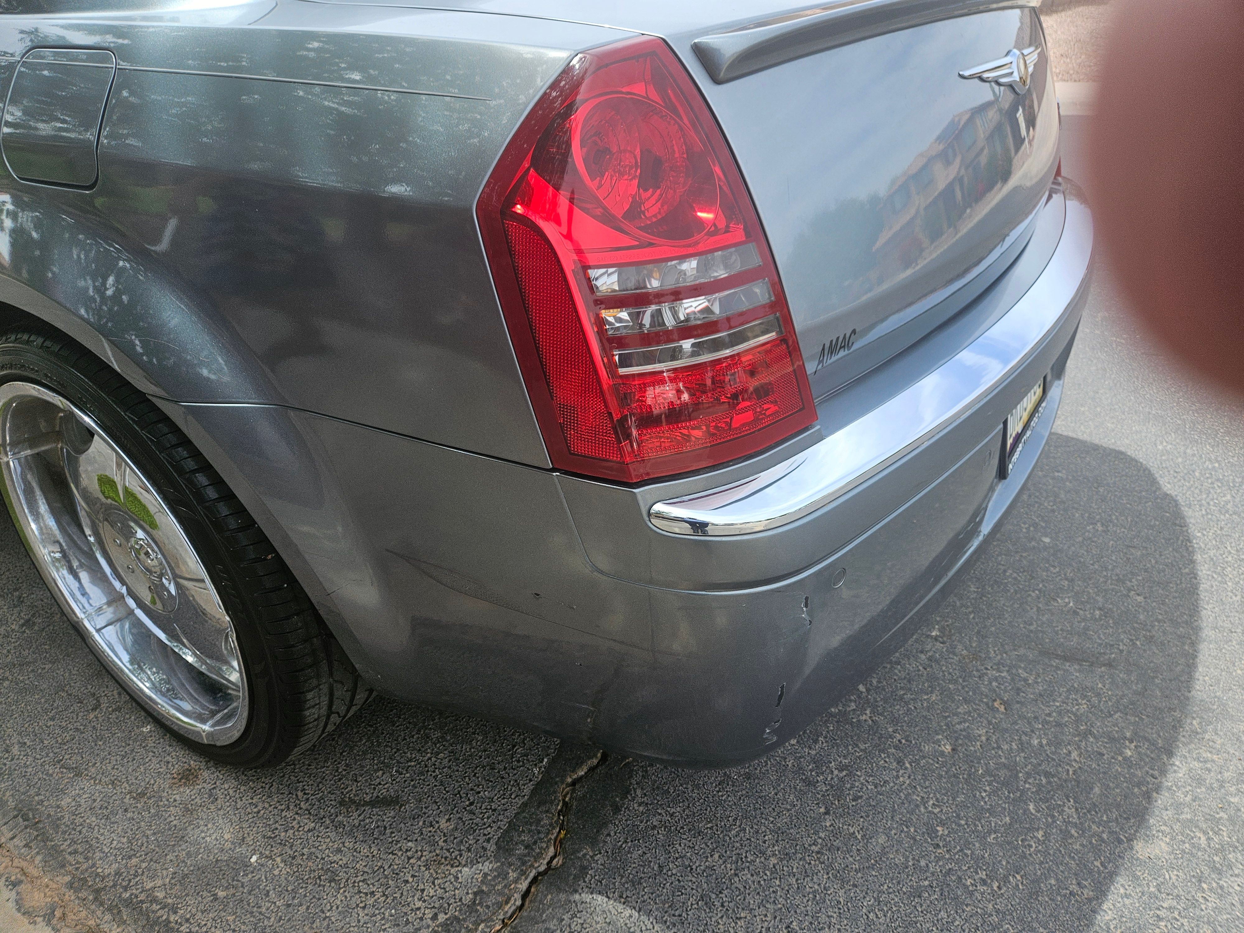 Used 2006 Chrysler 300 C w/ Navigation & Sound Group II RWD image 2