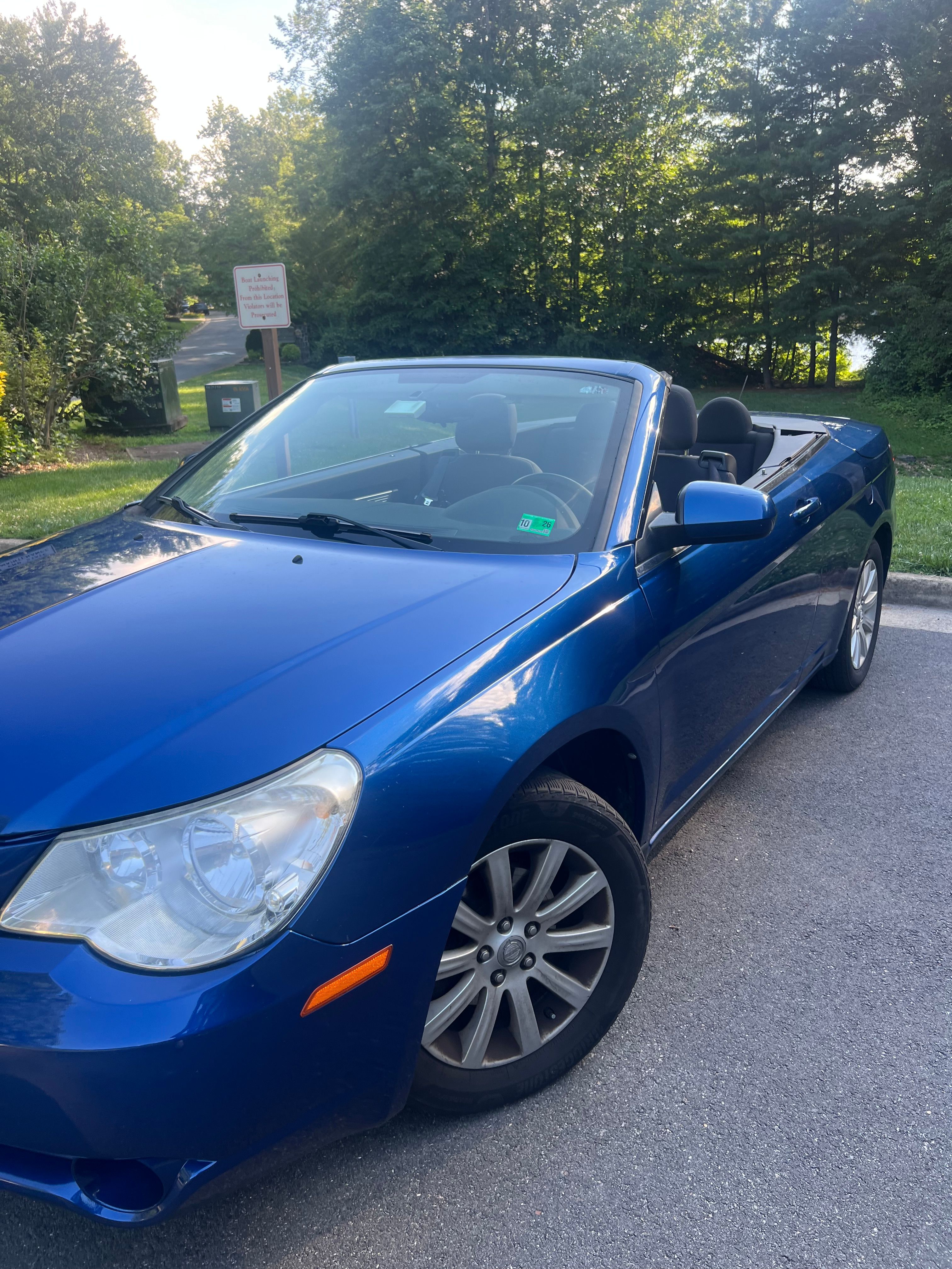 Used 2010 Chrysler Sebring Touring FWD image 4