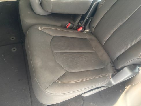 Used 2020 Chrysler Pacifica Touring w/ Tire & Wheel Group FWD image 19