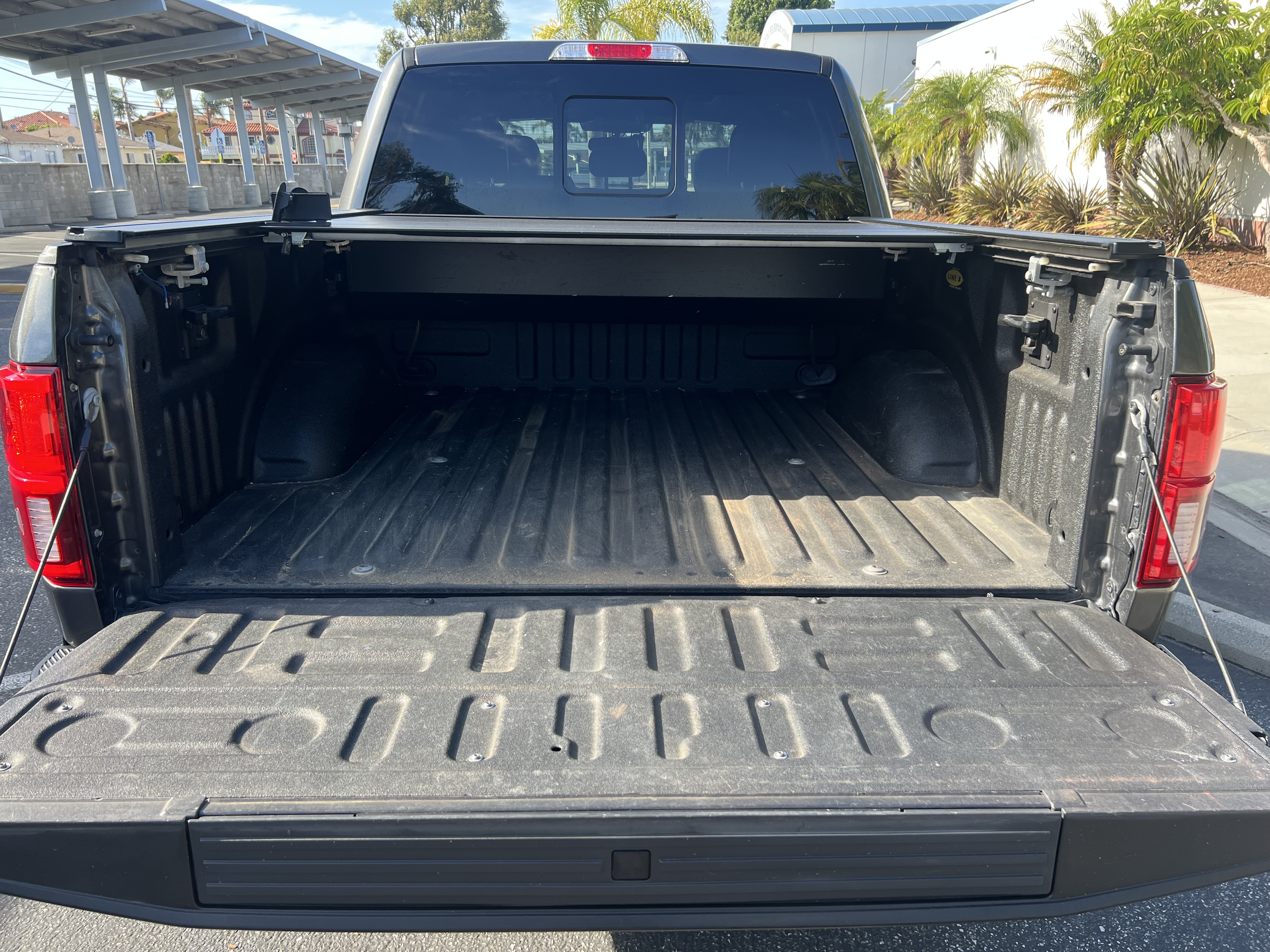 Used 2018 Ford F150 Lariat w/ Equipment Group 502A Luxury AWD/4WD image 10
