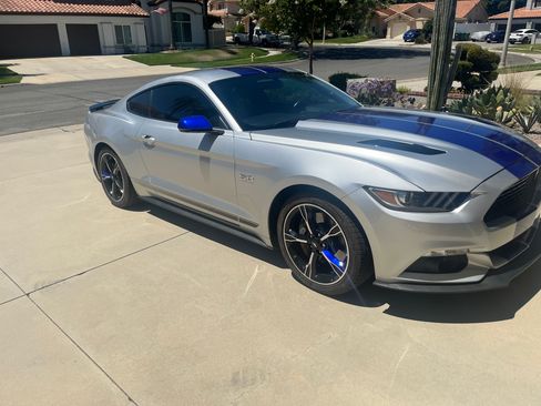 Used 2017 Ford Mustang GT Premium RWD image 4