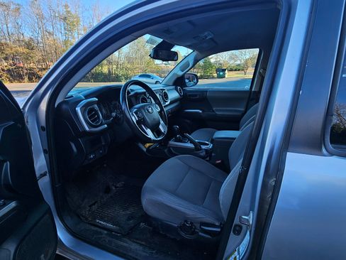 Used 2019 Toyota Tacoma SR5 image 15