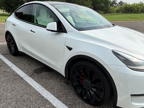 Used 2022 Tesla Model Y Performance AWD/4WD image 1