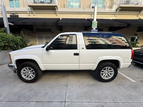 Used 1998 Chevrolet Tahoe 4WD 2-Door w/ Preferred Equipment Group 2 image 2