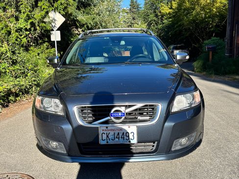 Used 2011 Volvo V50 T5 R-Design FWD image 10
