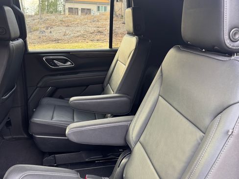 Used 2021 Chevrolet Suburban Z71 image 17