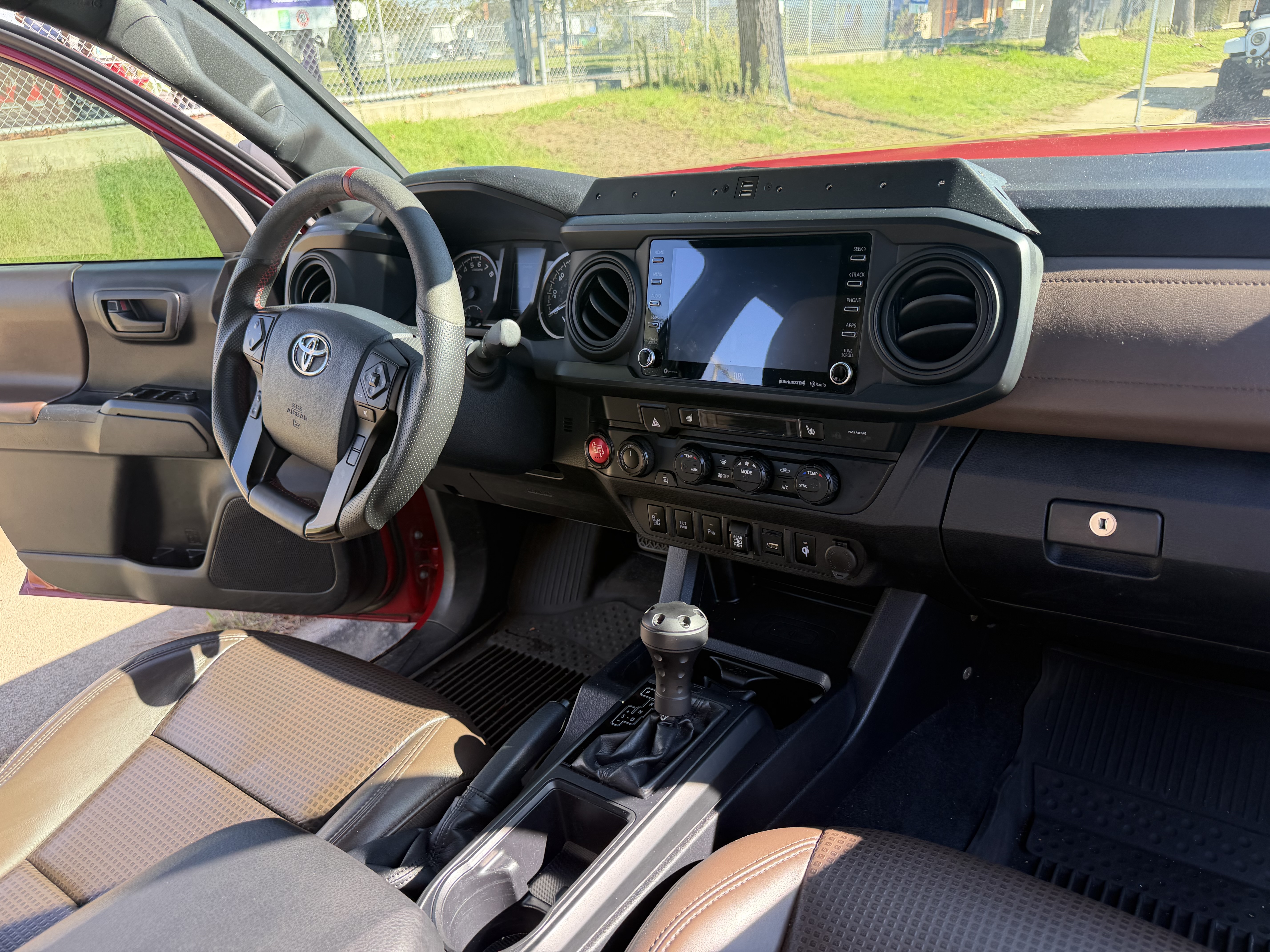 Used 2020 Toyota Tacoma Limited AWD/4WD image 18