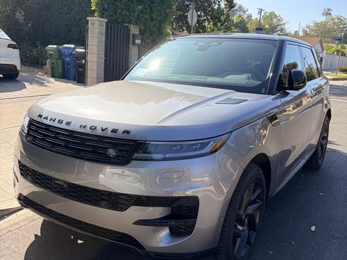 Used 2025 Land Rover Range Rover Sport SE AWD/4WD image 1