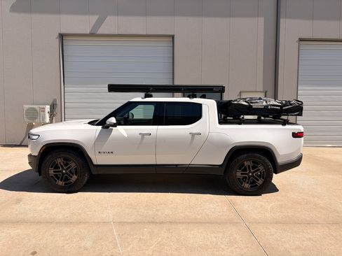 Used 2026 Rivian R1T Premium image 1