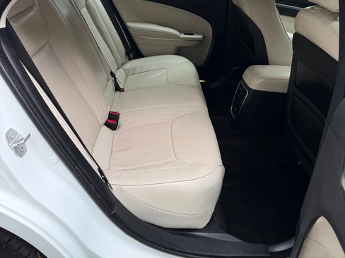 Used 2015 Chrysler 300 C RWD image 12