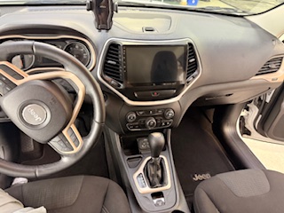 Used 2017 Jeep Cherokee Latitude FWD image 10