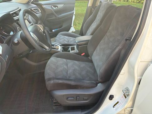 Used 2016 Nissan Rogue SV w/ SV Premium Package image 16