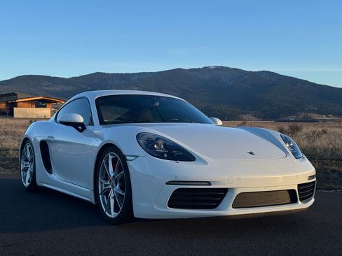 Used 2018 Porsche 718 Cayman S image 5