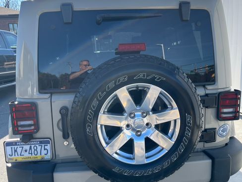 Used 2017 Jeep Wrangler Unlimited Sahara w/ Connectivity Group image 4