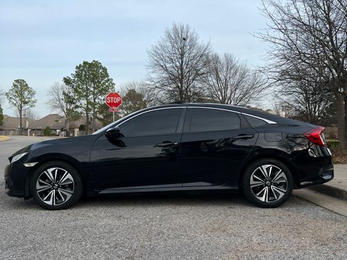 Used 2017 Honda Civic EX-T image 2