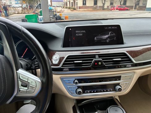 Used 2019 BMW 750i xDrive image 13