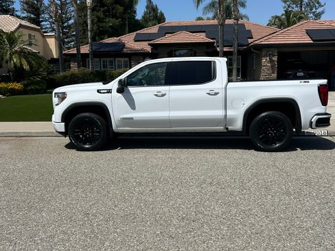 Used 2022 GMC Sierra 1500 Elevation w/ X31 Off-Road Package AWD/4WD image 7