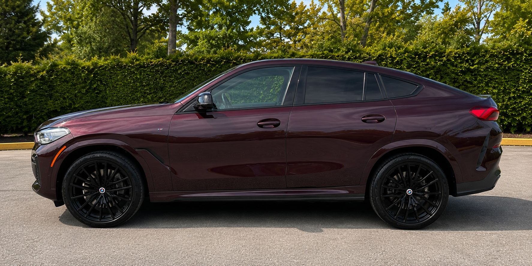 Used 2023 BMW X6 M50i w/ Executive Package AWD/4WD image 2