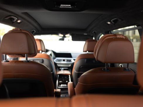 Used 2022 BMW X7 M50i w/ Dynamic Handling Package image 25