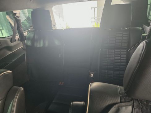 Used 2023 Cadillac Escalade ESV V AWD/4WD image 16