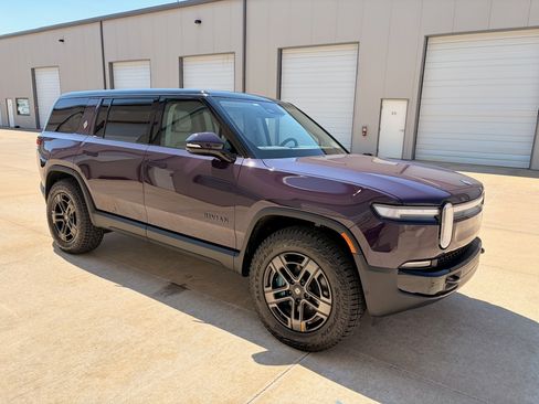 Used 2026 Rivian R1S Premium image 10