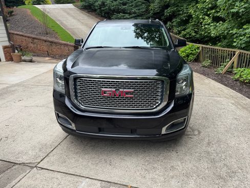 Used 2015 GMC Yukon XL Denali w/ Premium Package AWD/4WD image 1