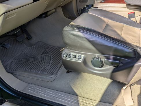 Used 2005 Ford Excursion Eddie Bauer image 21