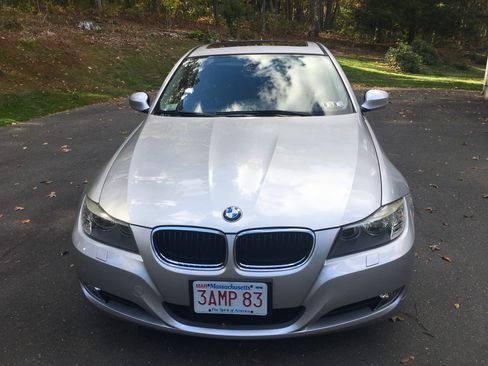 Used 2010 BMW 328i xDrive Sedan image 2