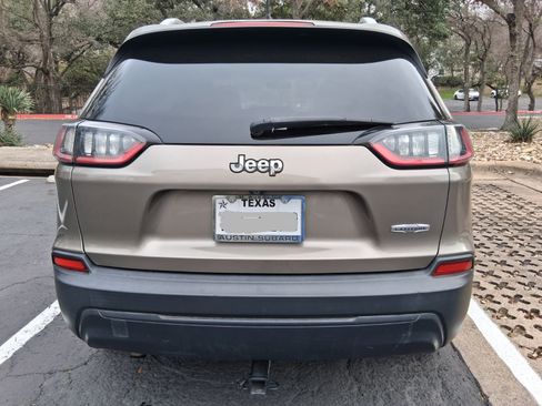 Used 2019 Jeep Cherokee Latitude w/ Popular Appearance Group image 10