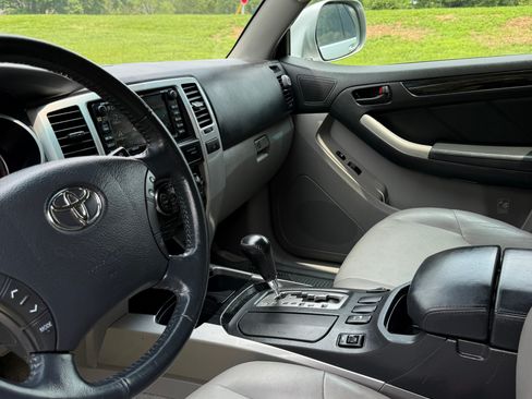 Used 2006 Toyota 4Runner Limited AWD/4WD image 10