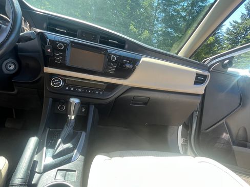 Used 2014 Toyota Corolla LE FWD image 21