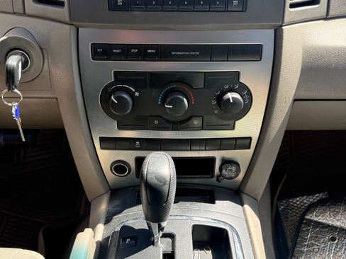 Used 2005 Jeep Grand Cherokee Laredo AWD/4WD image 10