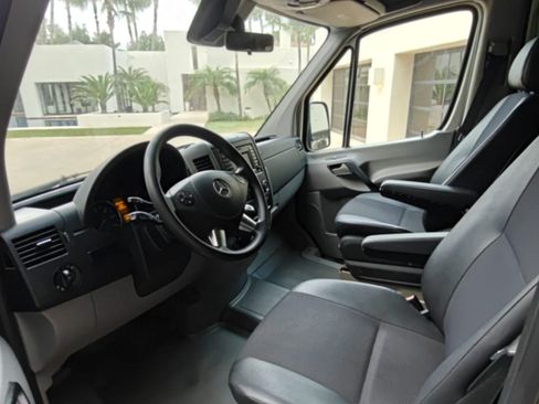 Used 2014 Mercedes-Benz Sprinter 2500 image 12
