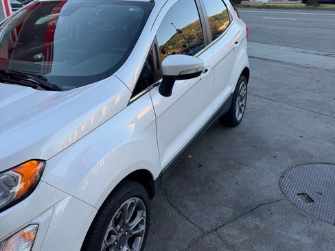 Used 2019 Ford EcoSport Titanium image 2