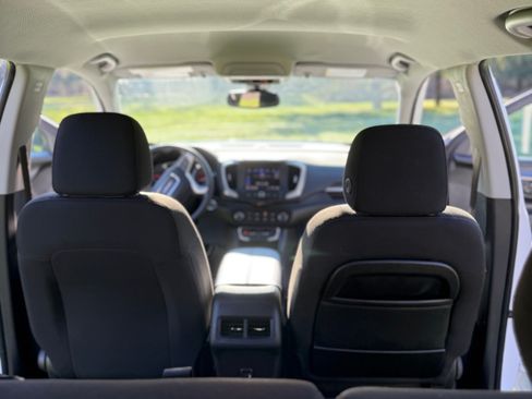 Used 2023 GMC Terrain SLE image 15