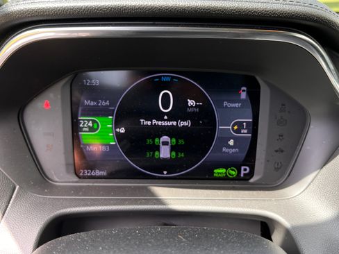 Used 2023 Chevrolet Bolt EUV LT w/ Convenience Package image 11