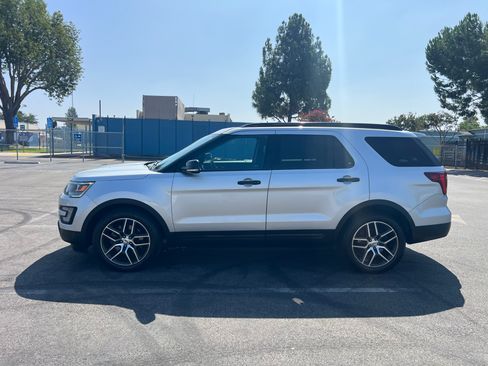 Used 2017 Ford Explorer Sport image 2