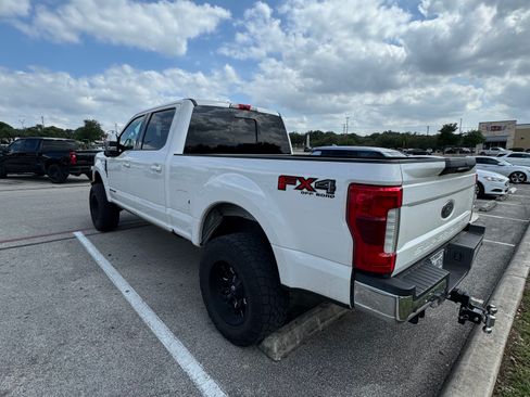 Used 2019 Ford F250 Lariat w/ Lariat Ultimate Package image 9